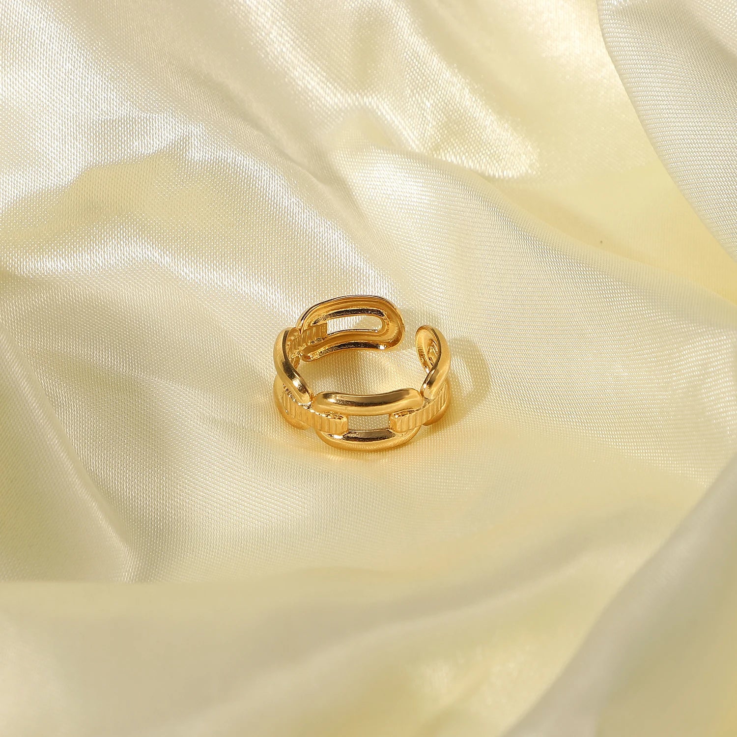 Adjustable Minimalist Rings 18K Gold Plated For Women on the screen